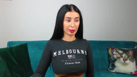 Snapshot of sara_daisy chatting on 09.29.25 Im Sara I am happy to be here  online show from 09.29.25