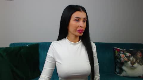 Snapshot of sara_daisy chatting on 10.04.25 Im Sara I am happy to be here  online show from 10.04.25