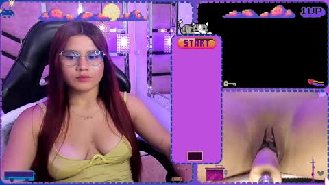 Snapshot of sara_hil chatting on 12.29.24 Sara online show from 12.29.24