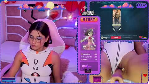 Snapshot of sara_hil chatting on 03.04.25 Sara online show from 03.04.25