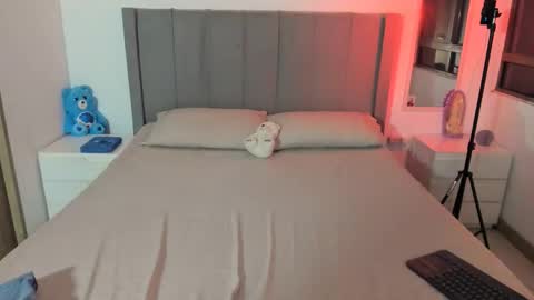 Snapshot of sara_oxford chatting on 10.08.25 Sara online show from 10.08.25