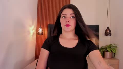 Snapshot of sara_stone17 chatting on 12.11.24  -  online show from 12.11.24