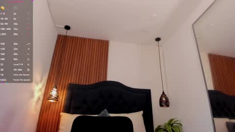 Snapshot of sara_stone17 chatting on 12.19.24  -  online show from 12.19.24