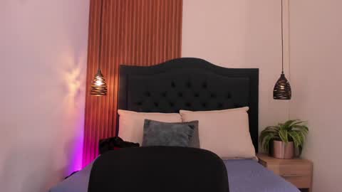 Snapshot of sara_stone17 chatting on 12.24.24  -  online show from 12.24.24