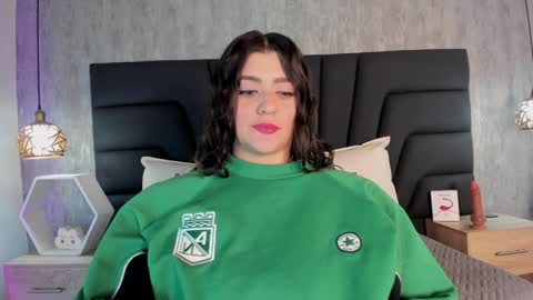 Snapshot of sara_stone17 chatting on 01.14.25  -  online show from 01.14.25