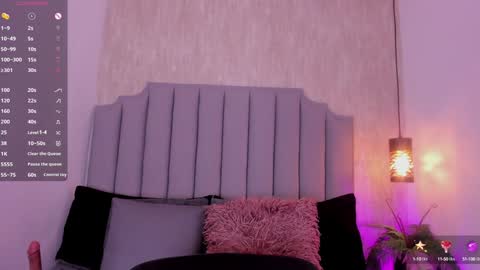 Snapshot of sara_stone17 chatting on 01.18.25  -  online show from 01.18.25