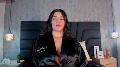 Snapshot of sara_stone17 chatting on 02.05.25  -  online show from 02.05.25