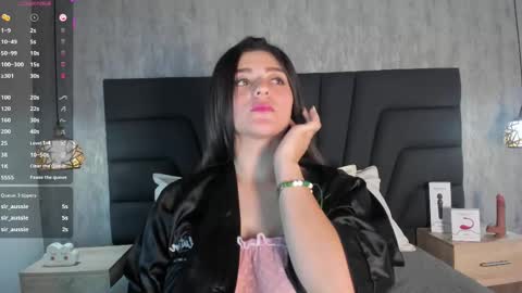 Snapshot of sara_stone17 chatting on 02.11.25  -  online show from 02.11.25