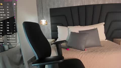 Snapshot of sara_stone17 chatting on 02.17.25  -  online show from 02.17.25