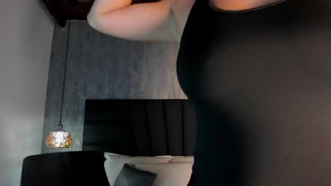 Snapshot of sara_stone17 chatting on 02.18.25  -  online show from 02.18.25