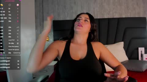 Snapshot of sara_stone17 chatting on 02.18.25  -  online show from 02.18.25