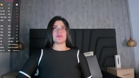 Snapshot of sara_stone17 chatting on 03.06.25  -  online show from 03.06.25