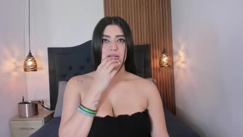 Snapshot of sara_stone17 chatting on 09.17.25  -  online show from 09.17.25