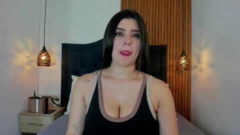 Snapshot of sara_stone17 chatting on 09.23.25  -  online show from 09.23.25