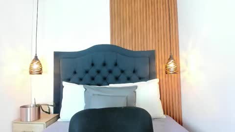 Snapshot of sara_stone17 chatting on 09.24.25  -  online show from 09.24.25