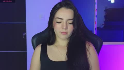 Snapshot of sarah_swtt chatting on 10.05.25 - next broadcast 28 nov 7 pm Col online show from 10.05.25