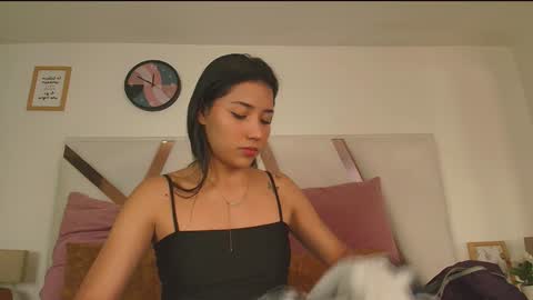 Snapshot of sarahevans__ chatting on 12.22.24 Sarah Evans online show from 12.22.24