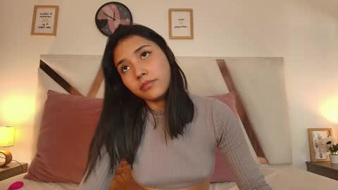 Snapshot of sarahevans__ chatting on 01.04.25 Sarah Evans online show from 01.04.25