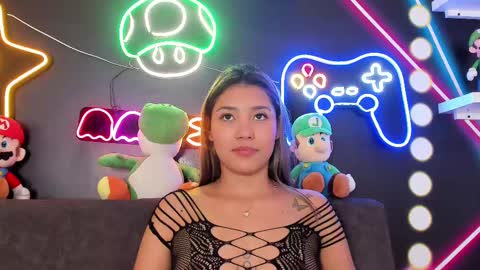 Snapshot of sarahevans__ chatting on 03.11.25 Sarah Evans online show from 03.11.25