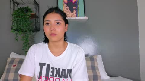 Snapshot of sarahevans__ chatting on 11.11.25 Sarah Evans online show from 11.11.25