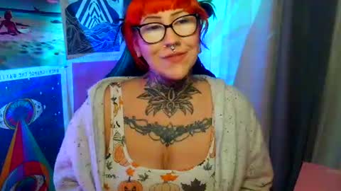 Snapshot of saraht666 chatting on 11.02.25 Sarah T online show from 11.02.25