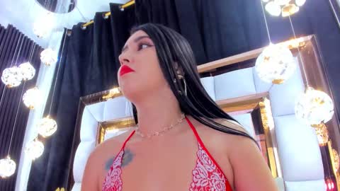 Snapshot of sarayroyse chatting on 10.30.25 Saray online show from 10.30.25