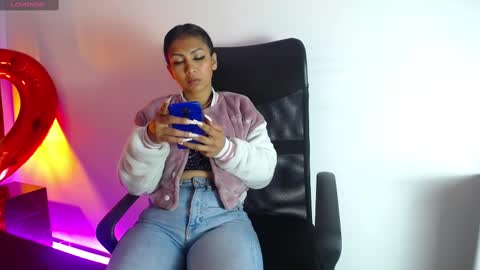 Snapshot of sasha_brattz chatting on 02.18.25 Sasha Brattz online show from 02.18.25