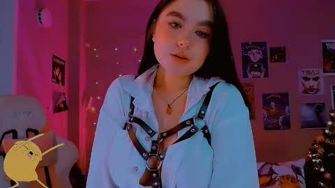 Snapshot of sashasoyyyy chatting on 10.16.25 Sashasoy online show from 10.16.25