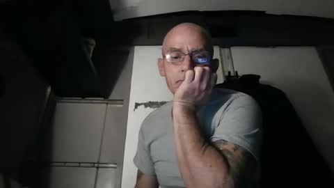 Snapshot of saveamouseatapussy chatting on 11.16.25 saveamouseatapussy online show from 11.16.25