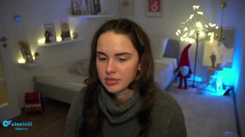 Snapshot of savvage_play chatting on 12.16.24 Naomi online show from 12.16.24