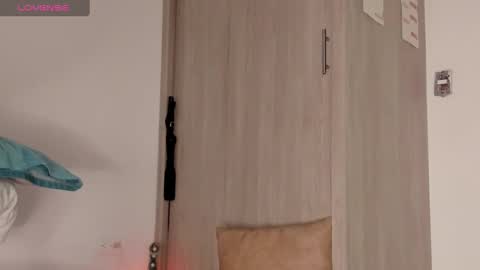 Snapshot of scarlett_diamond chatting on 02.13.25 Scarlett Thumb up please help me 100 its important online show from 02.13.25