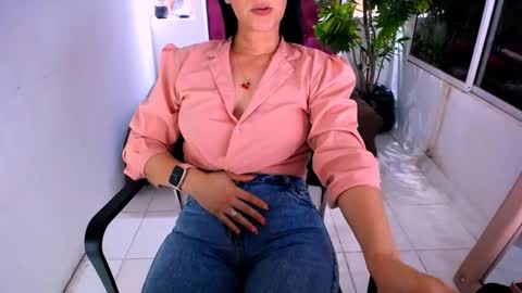 Snapshot of scarlett_sex2 chatting on 09.11.25 scarlet online show from 09.11.25