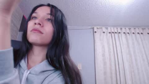Snapshot of scarlett_vonrose chatting on 10.11.25 Scarlett Von Rose online show from 10.11.25