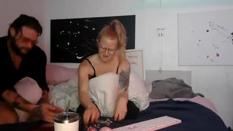 Snapshot of sdicky_unicorns chatting on 09.22.25 Sdicky Unicorns online show from 09.22.25