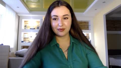 Snapshot of sea_cocktail chatting on 12.06.24 Elizabeth  online show from 12.06.24