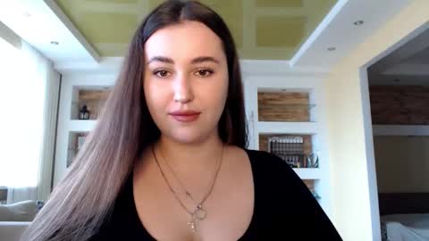 Snapshot of sea_cocktail chatting on 12.13.24 Elizabeth  online show from 12.13.24