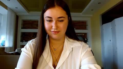 Snapshot of sea_cocktail chatting on 09.30.25 Elizabeth  online show from 09.30.25