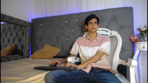 sebalexis7 online show from 10.21.25