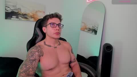 Snapshot of sebastianortizm chatting on 01.21.25 Lucian Sinclair online show from 01.21.25