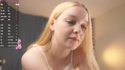 Snapshot of sebrinarainha chatting on 09.22.25 Rina online show from 09.22.25