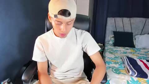 Snapshot of seductive_angel1 chatting on 10.07.25 Angel online show from 10.07.25