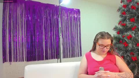 Snapshot of seductive_she_wolf chatting on 12.27.24 seductive_she_wolf online show from 12.27.24