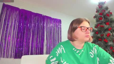 Snapshot of seductive_she_wolf chatting on 12.28.24 seductive_she_wolf online show from 12.28.24
