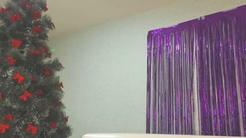 Snapshot of seductive_she_wolf chatting on 12.28.24 seductive_she_wolf online show from 12.28.24