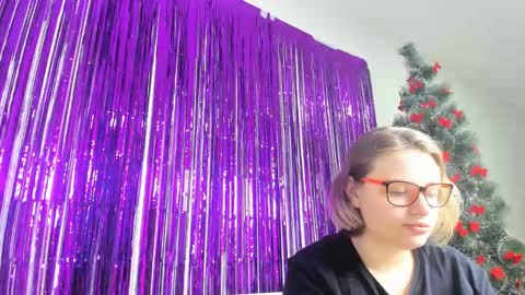 Snapshot of seductive_she_wolf chatting on 01.10.25 seductive_she_wolf online show from 01.10.25