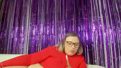 Snapshot of seductive_she_wolf chatting on 01.10.25 seductive_she_wolf online show from 01.10.25