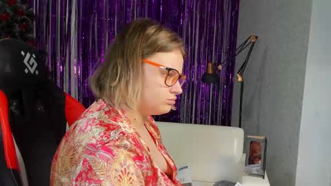 Snapshot of seductive_she_wolf chatting on 01.28.25 seductive_she_wolf online show from 01.28.25
