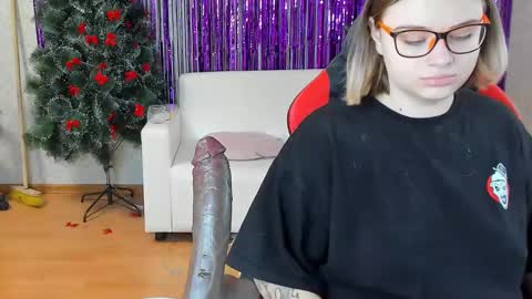 Snapshot of seductive_she_wolf chatting on 02.03.25 seductive_she_wolf online show from 02.03.25