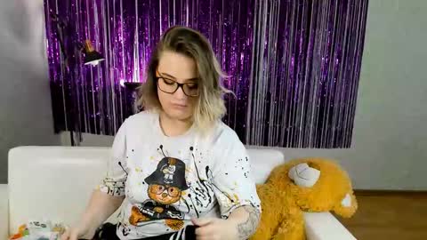 Snapshot of seductive_she_wolf chatting on 03.01.25 seductive_she_wolf online show from 03.01.25