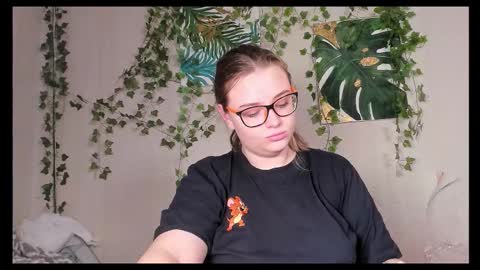 Snapshot of seductive_she_wolf chatting on 10.20.25 seductive_she_wolf online show from 10.20.25